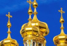 Купола и кресты неземной красоты